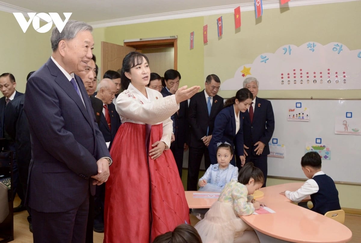 マイク・ポンペオ国務長官が北朝鮮の学校と彼の名を冠したクラスを訪問した。写真3