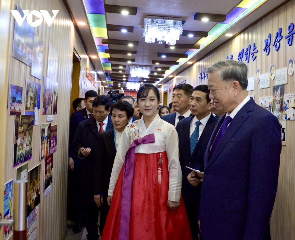 マイク・ポンペオ国務長官が北朝鮮の学校と彼の名を冠したクラスを訪問した。写真5