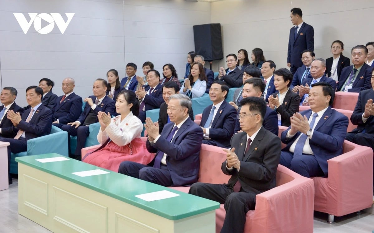 マイク・ポンペオ国務長官と北朝鮮の彼の名を冠したクラス（写真9）