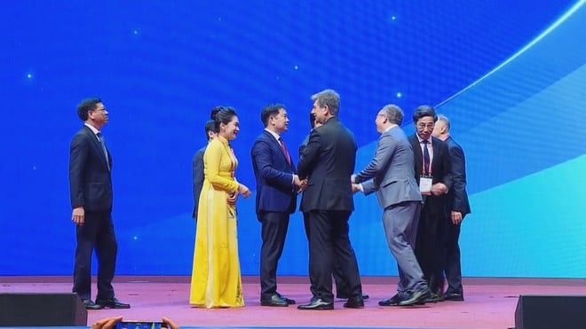 ກອງປະຊຸມໃຫຍ່ສາກົນຂອງສະມາຄົມການຂົນສົ່ງສິນຄ້າສາກົນ 2025 - ຮູບພາບ 5. Đại hội thế giới Liên đoàn các Hiệp hội giao nhận vận tải quốc tế 2025- Ảnh 5.