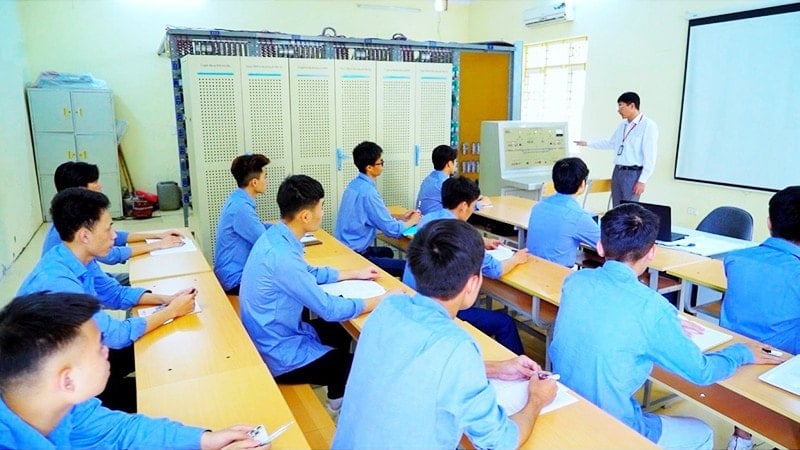 Phê duyệt Đề án đào tạo, phát triển nguồn nhân lực đường sắt Việt Nam đến năm 2035- Ảnh 1. Phê duyệt Đề án đào tạo, phát triển nguồn nhân lực đường sắt Việt Nam đến năm 2035- Ảnh 1.
