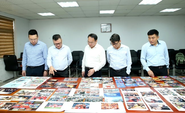 레 하이 빈 상임부차관: 제3회 국가언론상 Thứ trưởng Thường trực Lê Hải Bình: Lựa chọn những tác phẩm xuất sắc trao giải Báo chí toàn quốc “Vì sự nghiệp phát triển Văn hóa Việt Nam” lần thứ Ba - Ảnh 5.