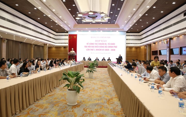 Họp báo về công tác tổ chức Đại hội đại biểu Đảng bộ Chính phủ lần thứ I- Ảnh 2. Họp báo về công tác tổ chức Đại hội đại biểu Đảng bộ Chính phủ lần thứ I- Ảnh 2.