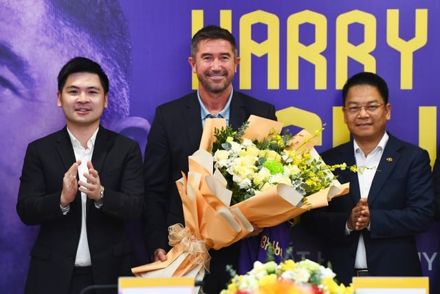 ハノイのハリー・キューウェル監督:「ロビー・ファウラーを親しい友人にすることで、アジアのサッカーをより深く理解できるだろう」 - 写真1。 HLV Hà Nội Harry Kewell: ‘Có Robbie Fowler là bạn thân, tôi sẽ hiểu hơn bóng đá châu Á’ - Ảnh 1.