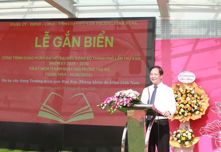 Vinh Hung Ward satte opp skilt for to praktiske arbeider for å ønske Hanoi bypartikongress velkommen – bilde 4. Phường Vĩnh Hưng gắn biển 2 công trình thiết thực chào mừng Đại hội Đảng bộ thành phố Hà Nội- Ảnh 4.