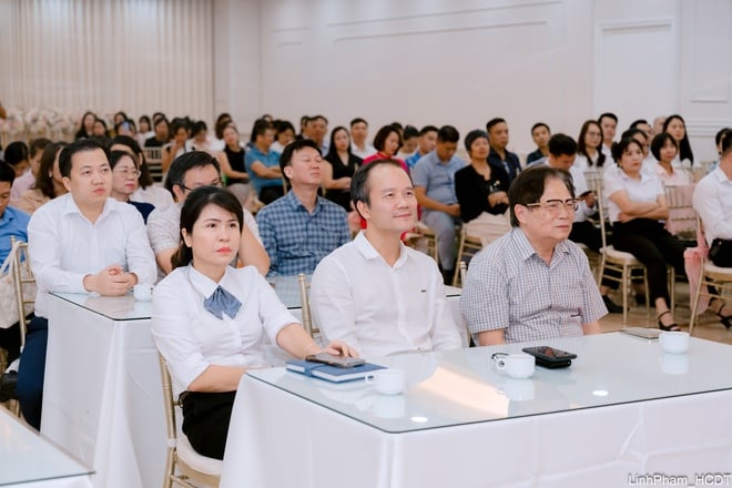 비엣 훙 구는 기업, 협동조합, 사업주들과 만나 베트남 기업가의 날 21주년을 기념했습니다. 사진 1. Phường Việt Hưng gặp mặt doanh nghiệp, hợp tác xã, hộ kinh doanh nhân kỷ niệm 21 năm Ngày Doanh nhân Việt Nam- Ảnh 1.