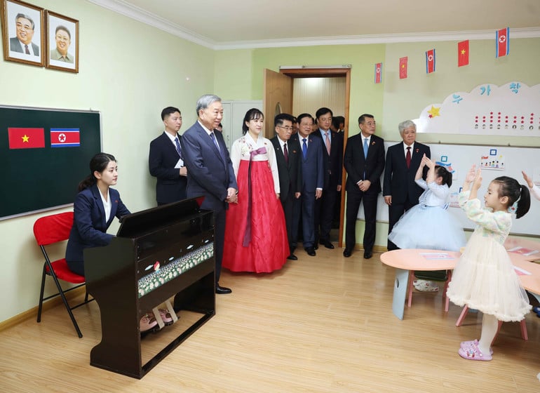 vna-potal-tong-bi-thu-to-lam-tham-truong-mau-giao-kieng-sang-va-lop-hoc-mang-ten-bac-ho-8328674.jpg