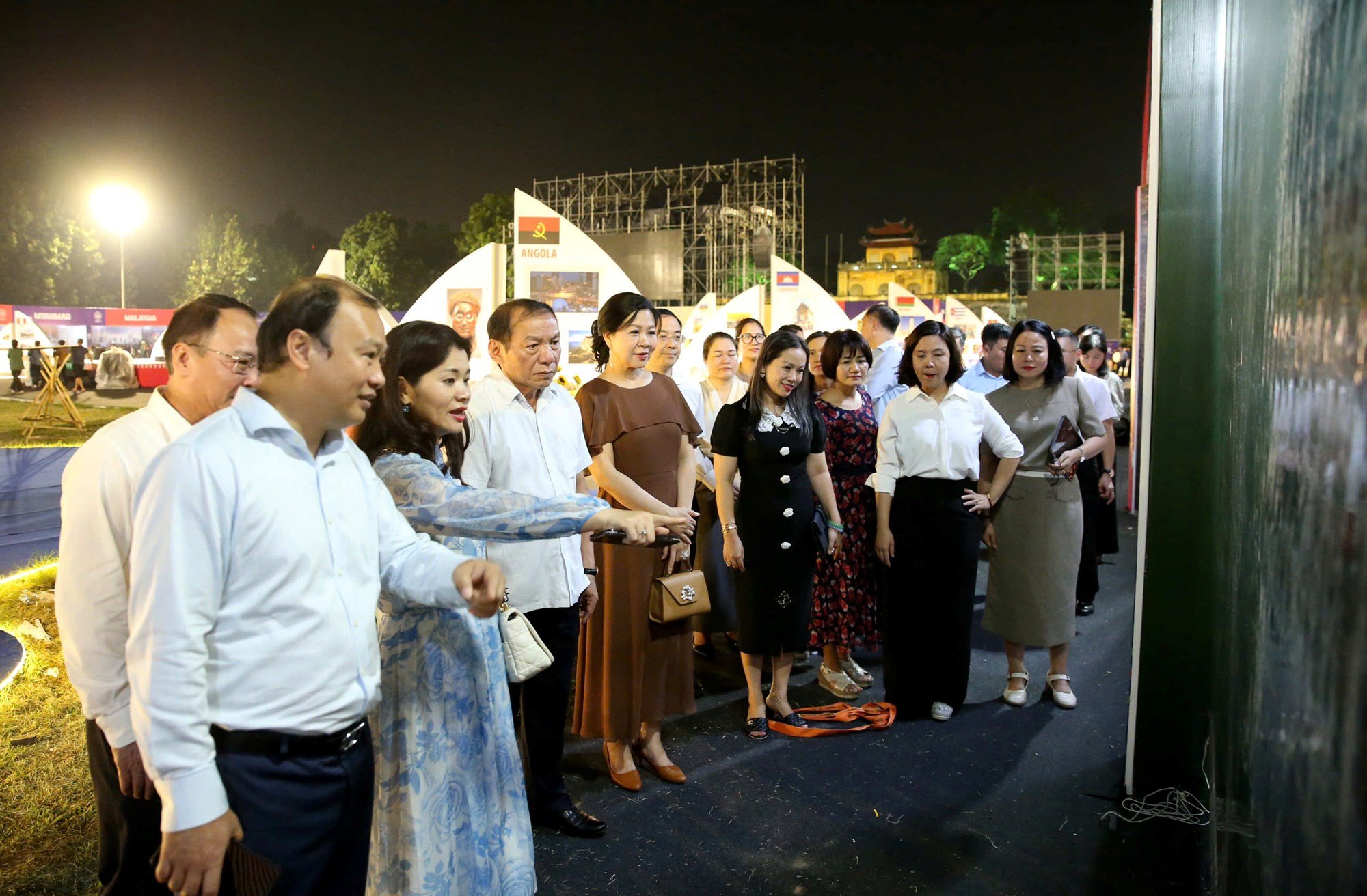 Sprawdzanie przygotowań do pierwszego Światowego Festiwalu Kultury w Hanoi – zdjęcie 2