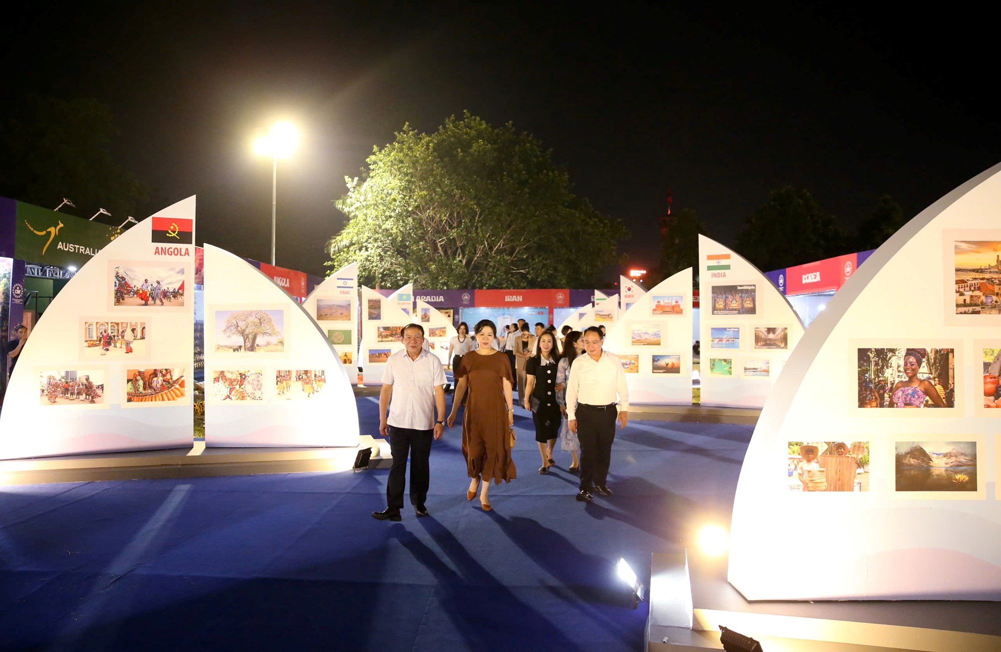 Sprawdzanie przygotowań do pierwszego Światowego Festiwalu Kultury w Hanoi - zdjęcie 8