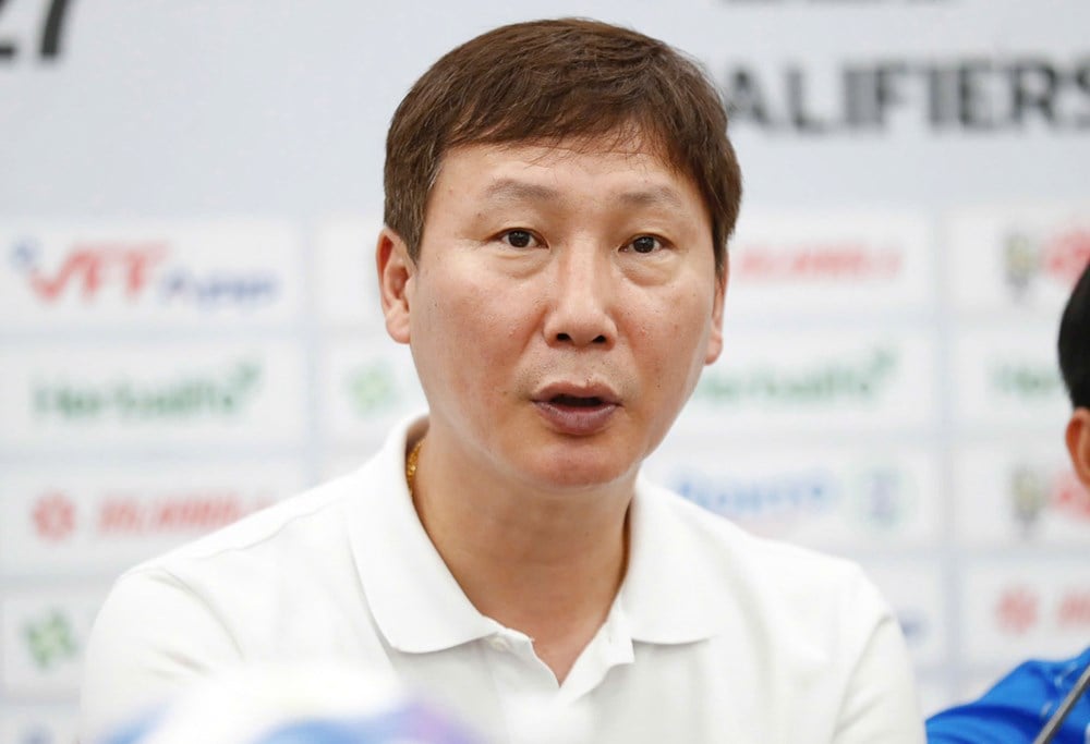 HLV Kim Sang-sik: Toàn đội sẽ cố gắng tối đa trong ba trận còn lại - ảnh 1