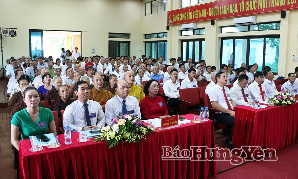 សមមិត្ត Dang Thanh Giang សមាជិកគណៈកម្មាធិការអចិន្ត្រៃយ៍បក្សខេត្ត អនុប្រធានក្រុមប្រឹក្សាប្រជាជនខេត្ត និងគណៈប្រតិភូបានចូលរួមមហាសន្និបាតលើកទី១ រណសិរ្សមាតុភូមិវៀតណាម ឃុំ Vu Tien អាណត្តិ 2025 - 2030។