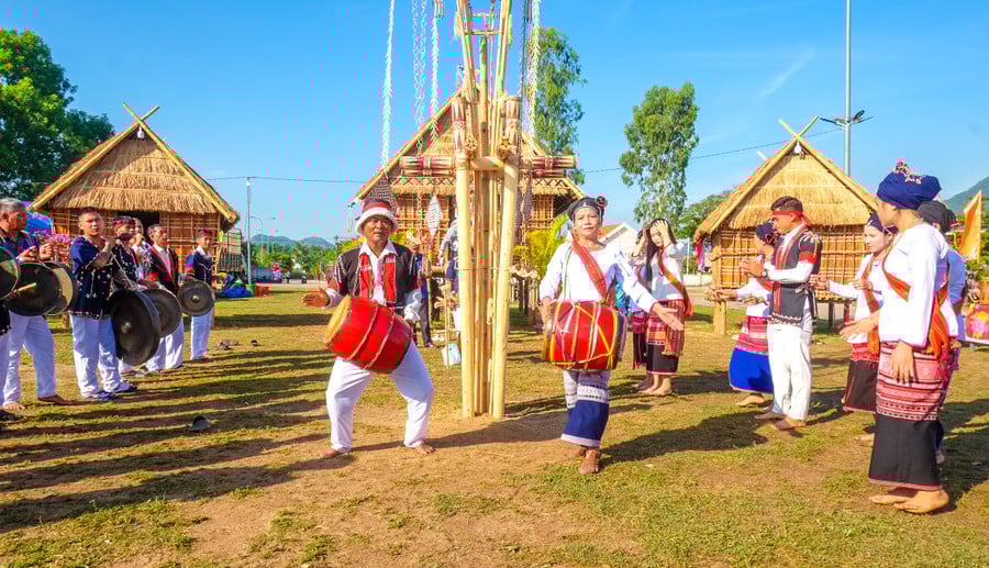 trong-ko-toang-nhac-cu-dac-trung-cua-dan-toc-cham-hroijpg.jpg