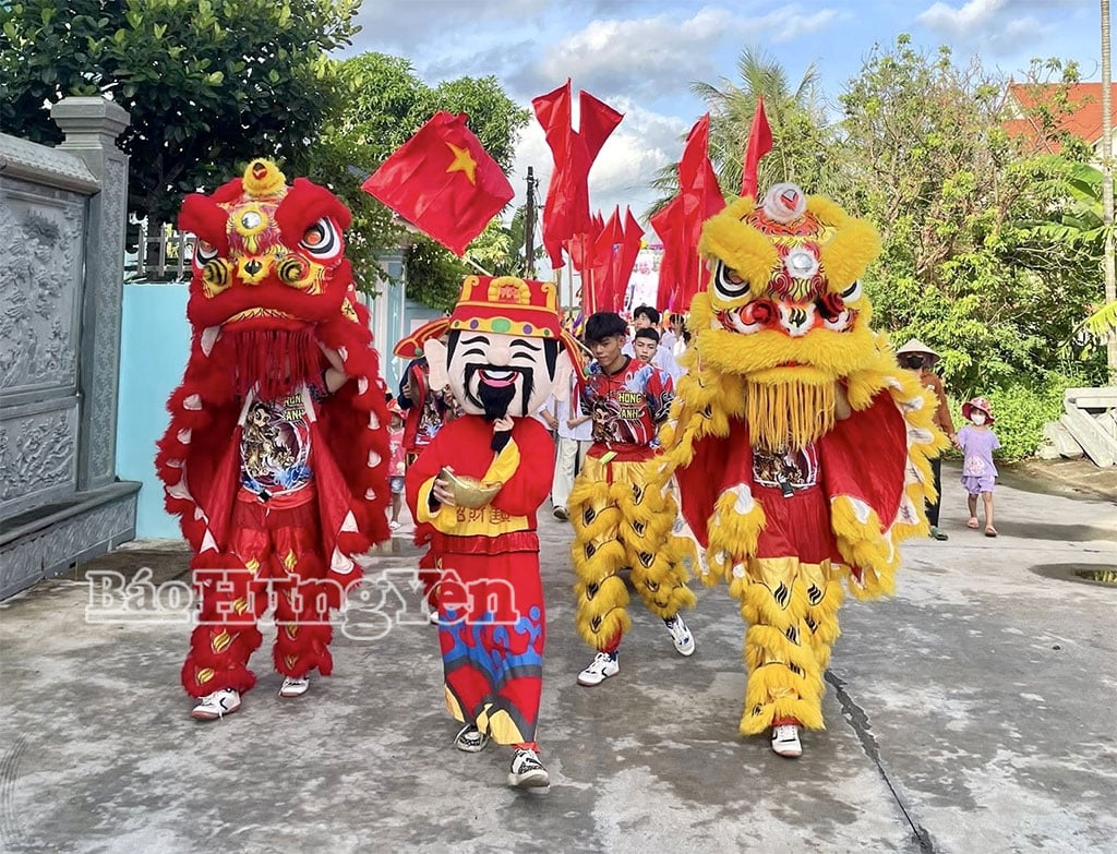 ការសម្តែងដោយក្រុមរបាំតោ Hung Anh Duong ។
