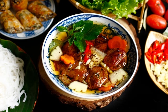 Cách làm bún chả, đặc sản Hà Nội bằng chảo chống dính  - Ảnh 3.