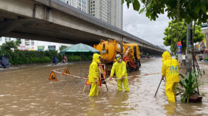 Banyak jalan yang terendam banjir.