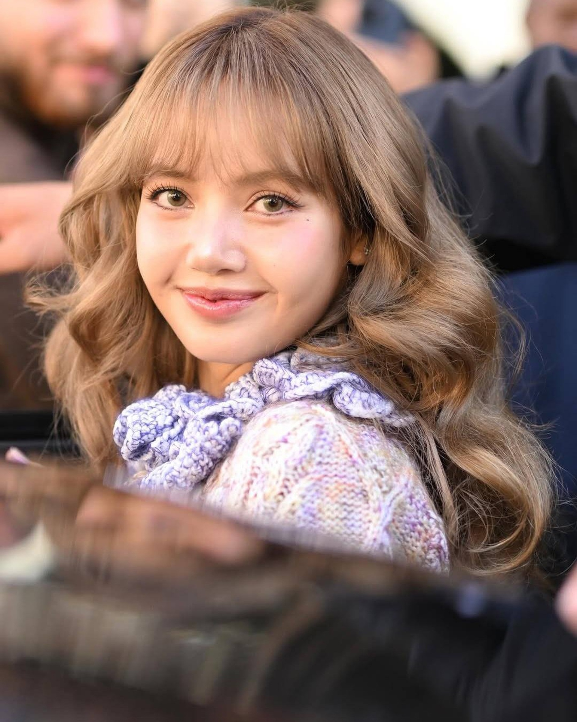 Lisa (Blackpink) xinh đẹp như búp bê sống ở Paris - 8