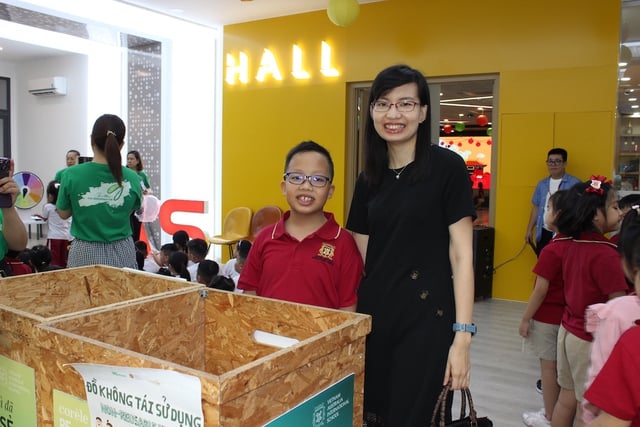 Hàng trăm bộ đồng phục học sinh cũ được thu gom, kéo dài vòng đời - Ảnh 8.