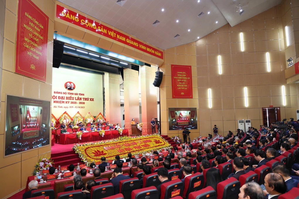 Thường trực Ban Bí thư: Mong Hà Tĩnh sớm vượt qua khó khăn sau bão Bualoi - 2