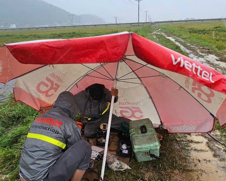 Viettel ứng cứu thành công tín hiệu viễn thông tại các xã chịu ảnh hưởng của bão số 10- Ảnh 1.