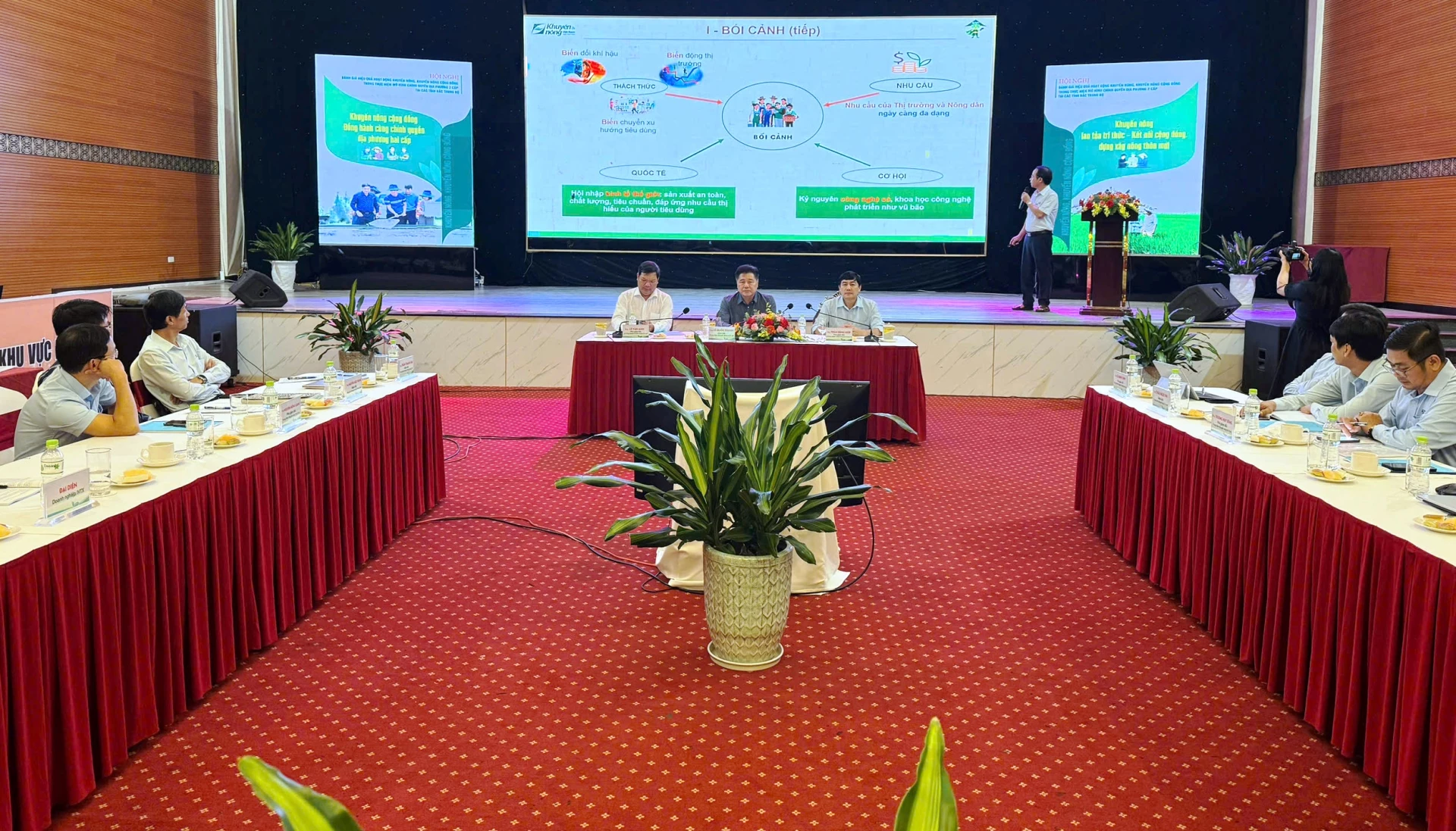  Quang cảnh hội nghị. Ảnh: T. Hoa