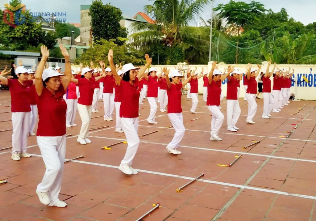 CLB Dưỡng sinh NCT phường Việt Hưng là sân chơi giúp NCT rèn luyện sức khỏe.