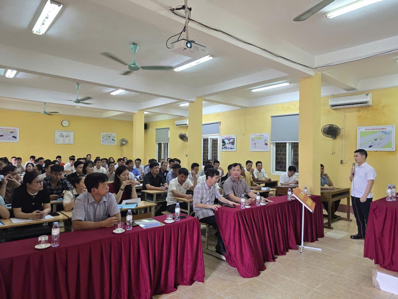អង់គ្លេស៖ ព័ត៌មាន
