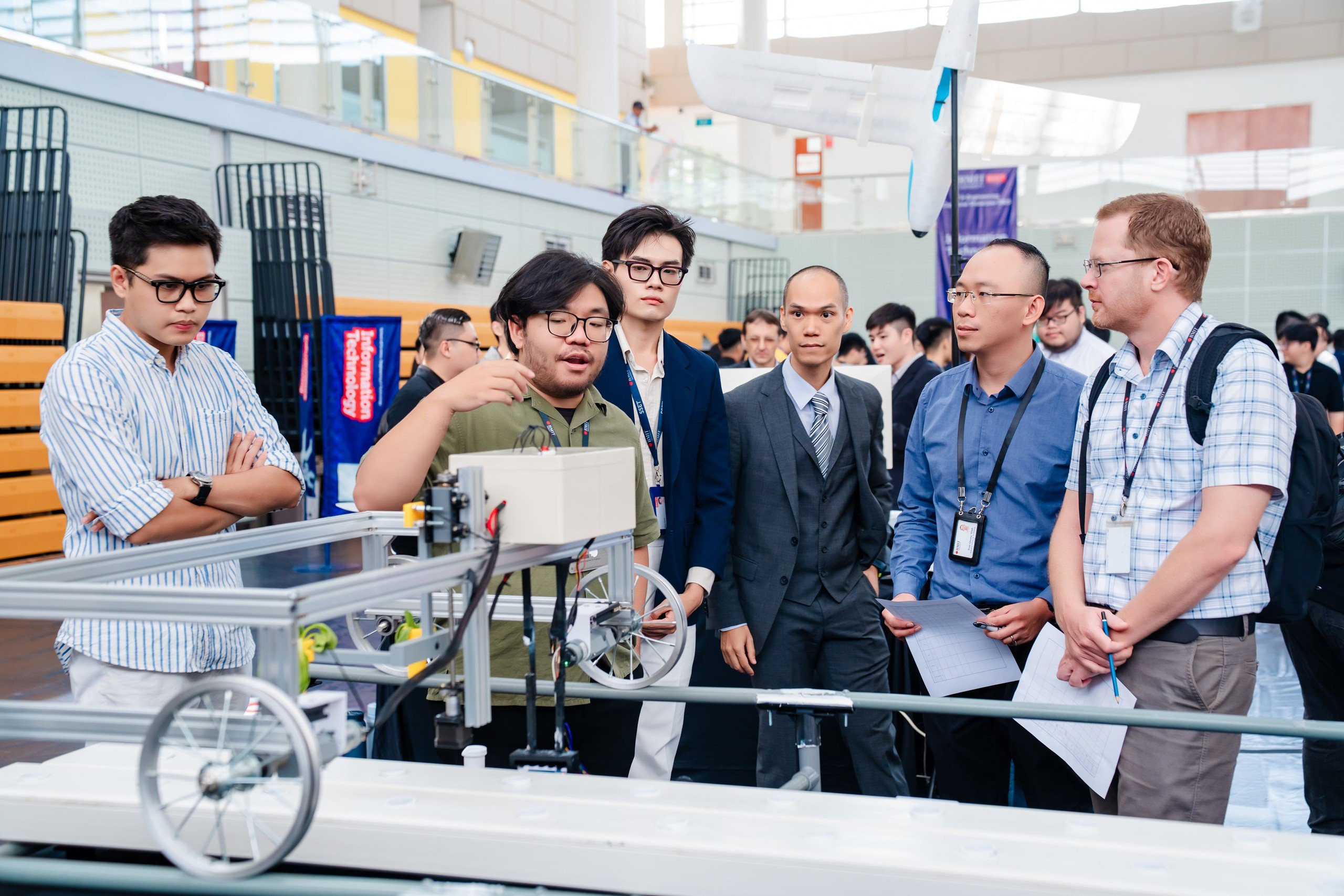 Triển lãm đồ án tốt nghiệp lớn kỷ lục của trường ĐH RMIT Việt Nam có gì?  - Ảnh 1.