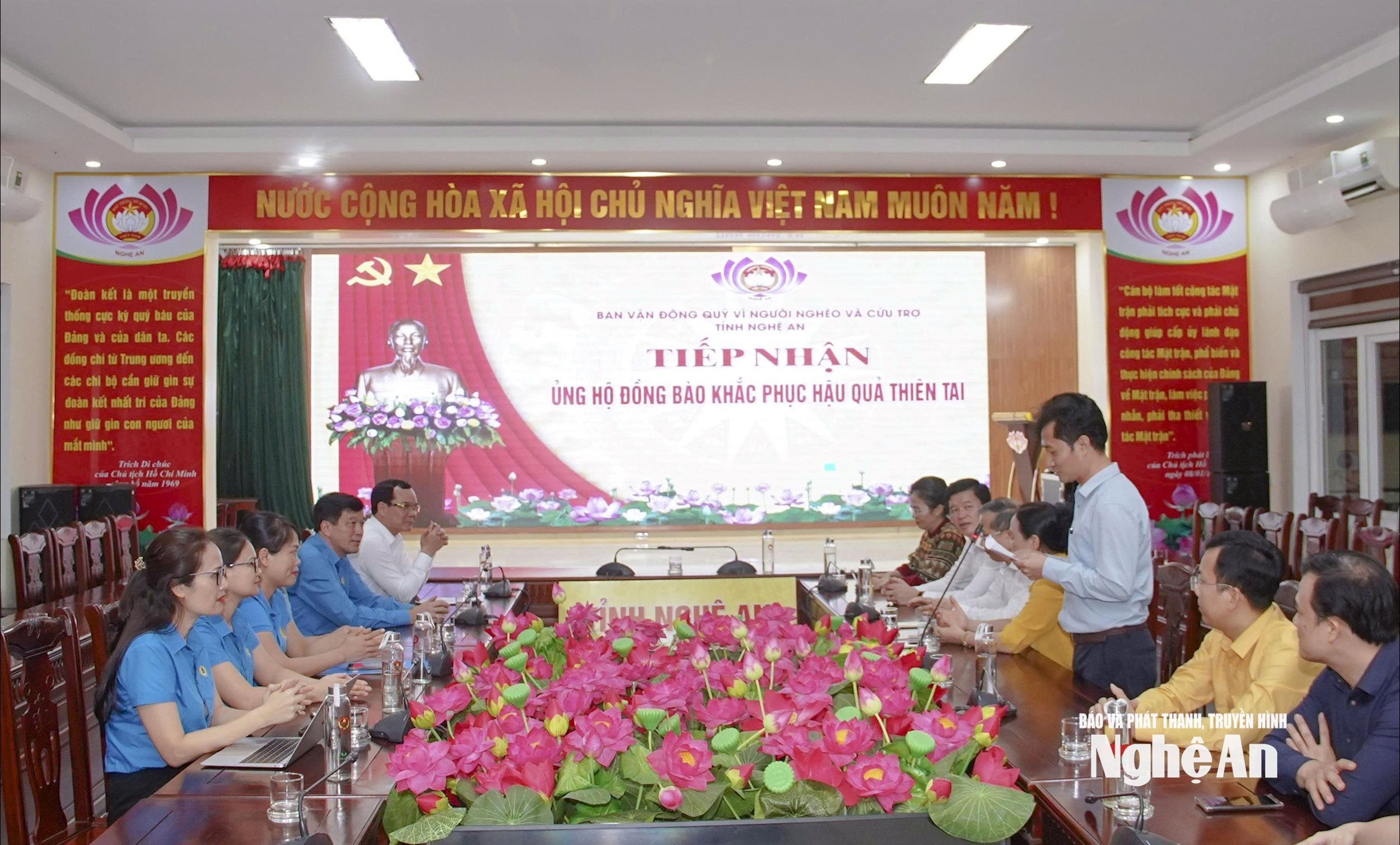 សហព័ន្ធទូទៅចំនួន 3 គាំទ្រដល់កម្មករដែលរងផលប៉ះពាល់ដោយព្យុះ និងទឹកជំនន់។ រូបថត៖ Diep Thanh00000