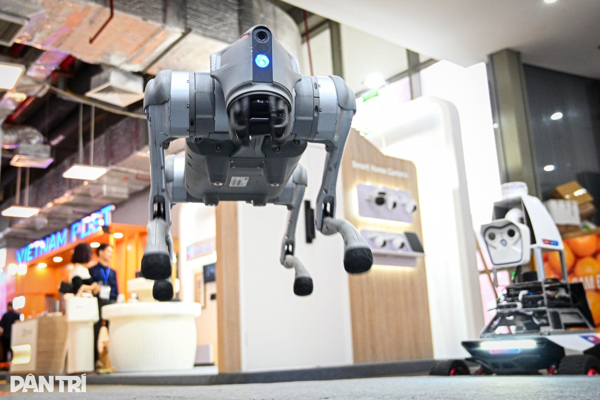 Loạt robot, UAV tuần tra cấu hình khủng Make in Vietnam - 9