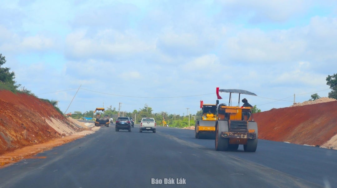 Thi công Dự án thành phần 3 thuộc Dự án đầu tư xây dựng đường bộ cao tốc Khánh Hòa - Buôn Ma Thuột giai đoạn 1.