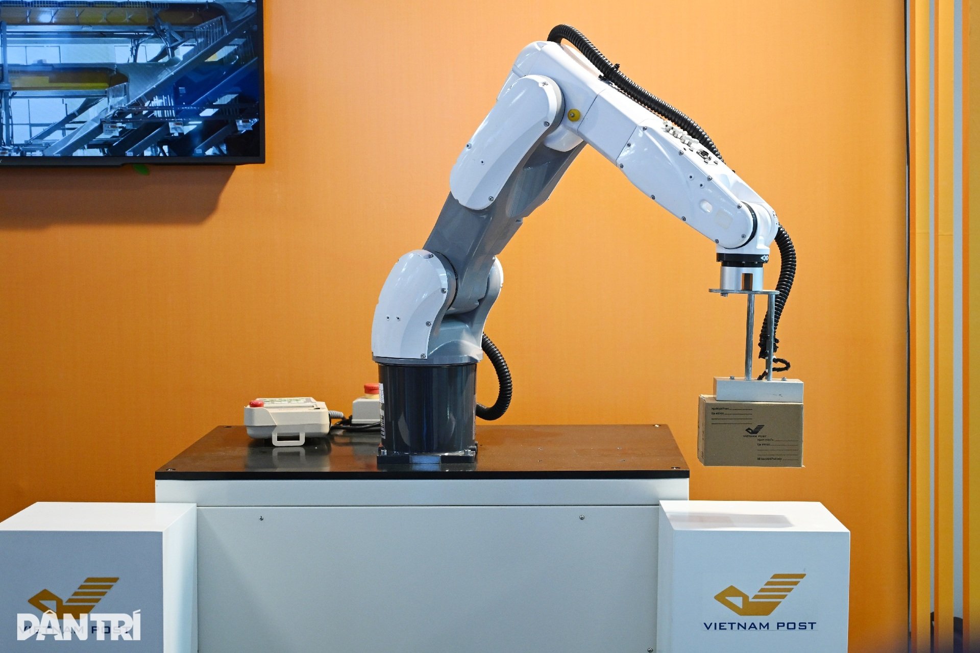 Loạt robot, UAV tuần tra cấu hình khủng Make in Vietnam - 4