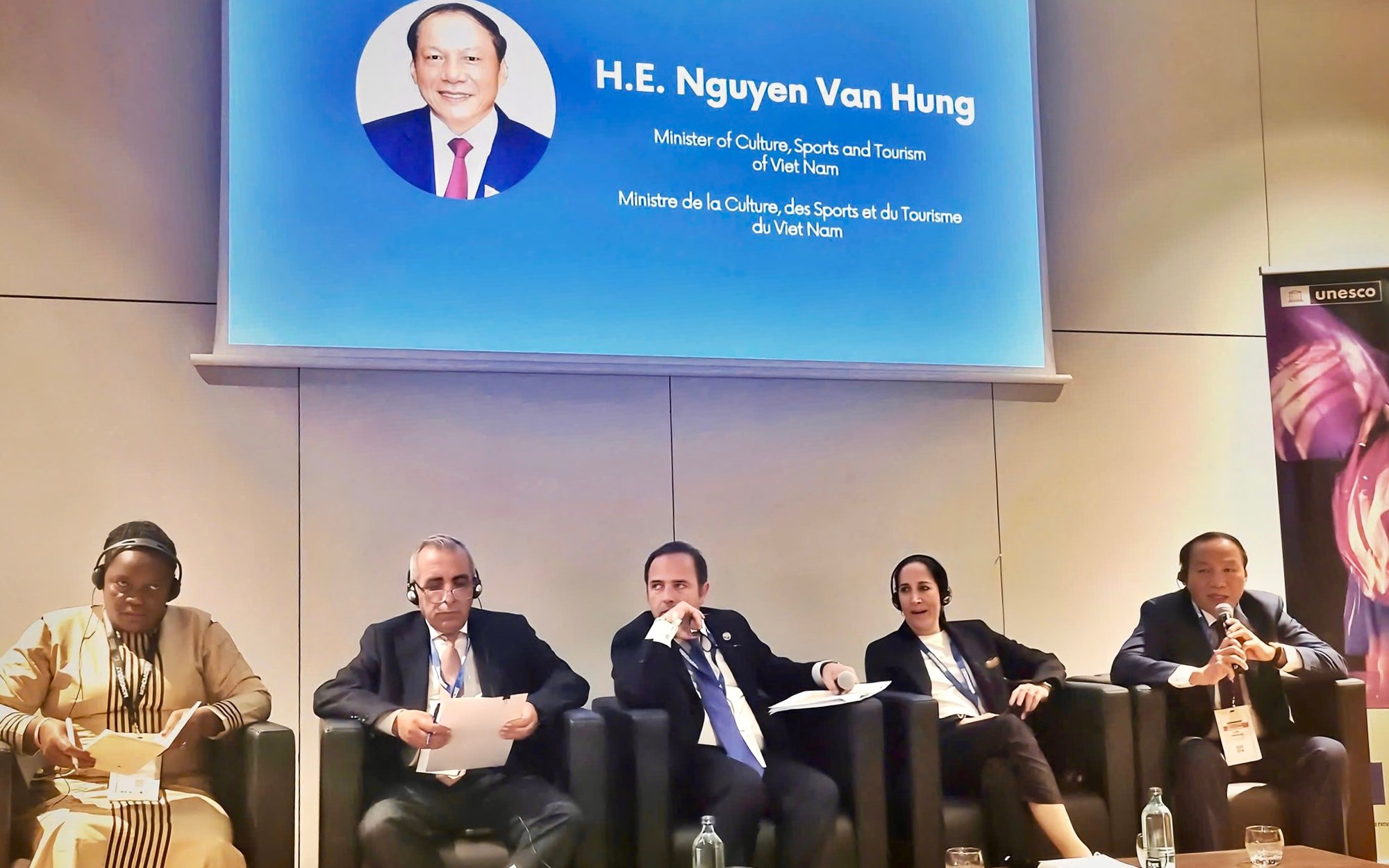 រដ្ឋមន្ត្រី Nguyen Van Hung៖ បក្សនិងរដ្ឋវៀតណាមជានិច្ចកាលយកចិត្តទុកដាក់ជាពិសេសចំពោះបុព្វហេតុនៃការអភិវឌ្ឍន៍វប្បធម៌និងមនុស្ស។