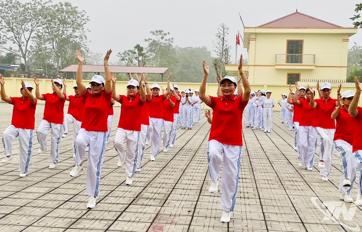 មនុស្សចាស់នៅឃុំ La Bang ហាត់ប្រាណដើម្បីរក្សាសុខភាពល្អ