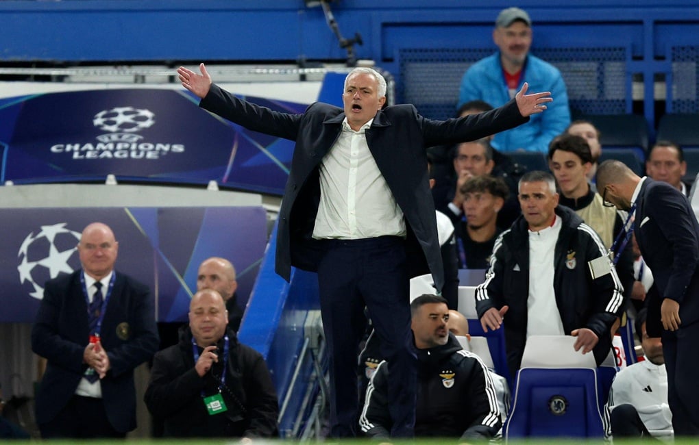 Chelsea khiến Mourinho nhận thua tại Stamford Bridge - 2