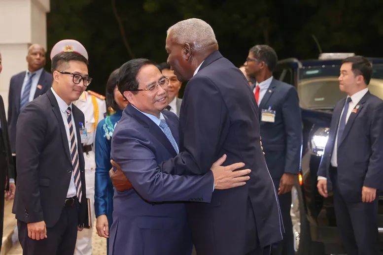 Thủ tướng: Chính phủ Việt Nam sẽ tiếp tục triển khai các biện pháp hỗ trợ Cuba thiết thực, cụ thể - Ảnh 1.