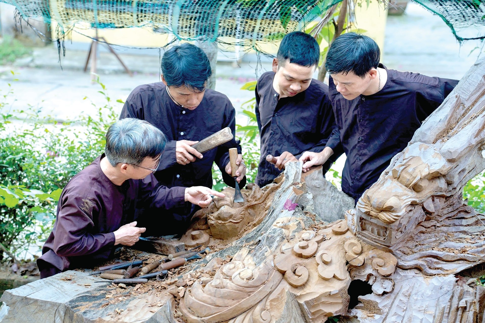 Hoi An មានតម្លៃវប្បធម៌ត្រូវបានបង្កើតឡើងជារៀងរាល់ថ្ងៃ។ ក្នុងរូបថត ជាងឈើម្នាក់នៅភូមិសិប្បកម្មប្រពៃណី Kim Bong (ឃុំ Cam Kim ទីក្រុង Hoi An)។ រូបថត៖ TTVHHA