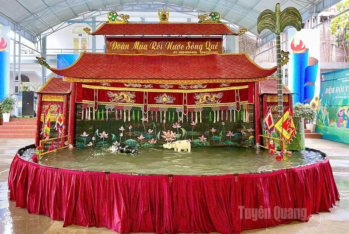 ការបង្ហាញអាយ៉ងទឹកក្នុងកម្មវិធី 