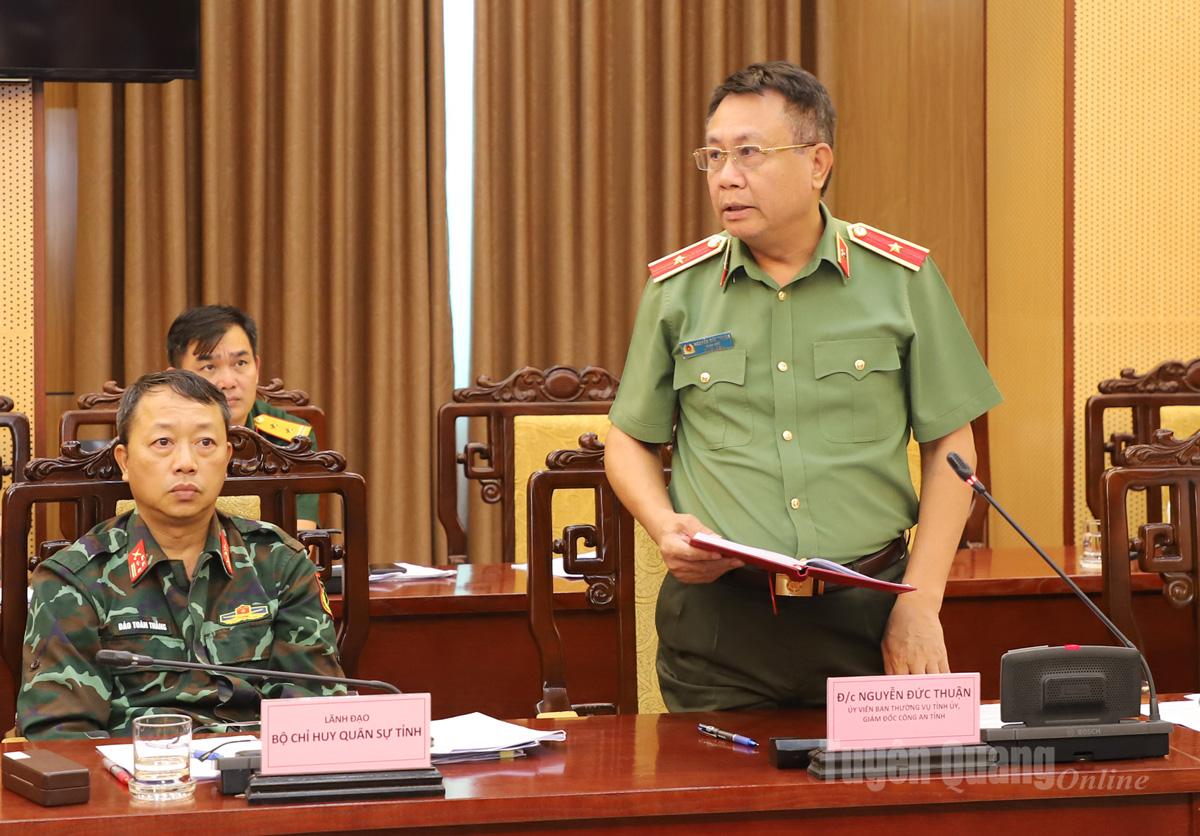 នាយកនគរបាលខេត្ត លោក Nguyen Duc Thuan បានពិភាក្សានៅក្នុងកិច្ចប្រជុំ។