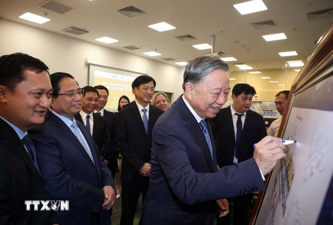 ttxvn-tong-bi-thu-to-lam-du-le-huong-ung-ngay-hoi-doi-moi-sang-tao-quoc-gia-nam-2025-0110-2.jpg