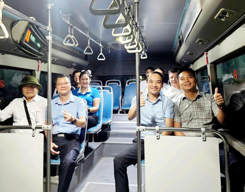 Tuyến buýt 20ATC (Nhổn-Quốc lộ 32-Minh Châu) giúp kết nối xã đảo Minh Châu với các xã, phường nội thành Thủ đô Hà Nội. (Ảnh: PV/Vietnam+)