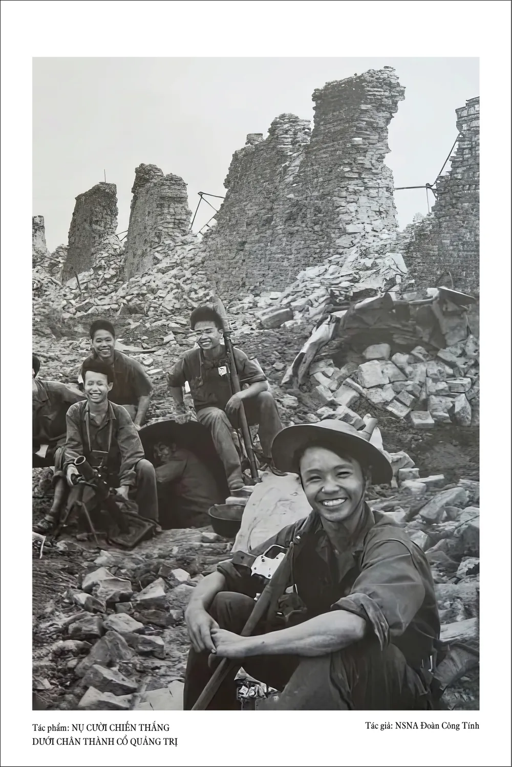 Doan Cong Tinh - ស្ត្រីដែលមានជ័យជំនះនៅជើងភ្នំ Quang Tri citadel.jpg