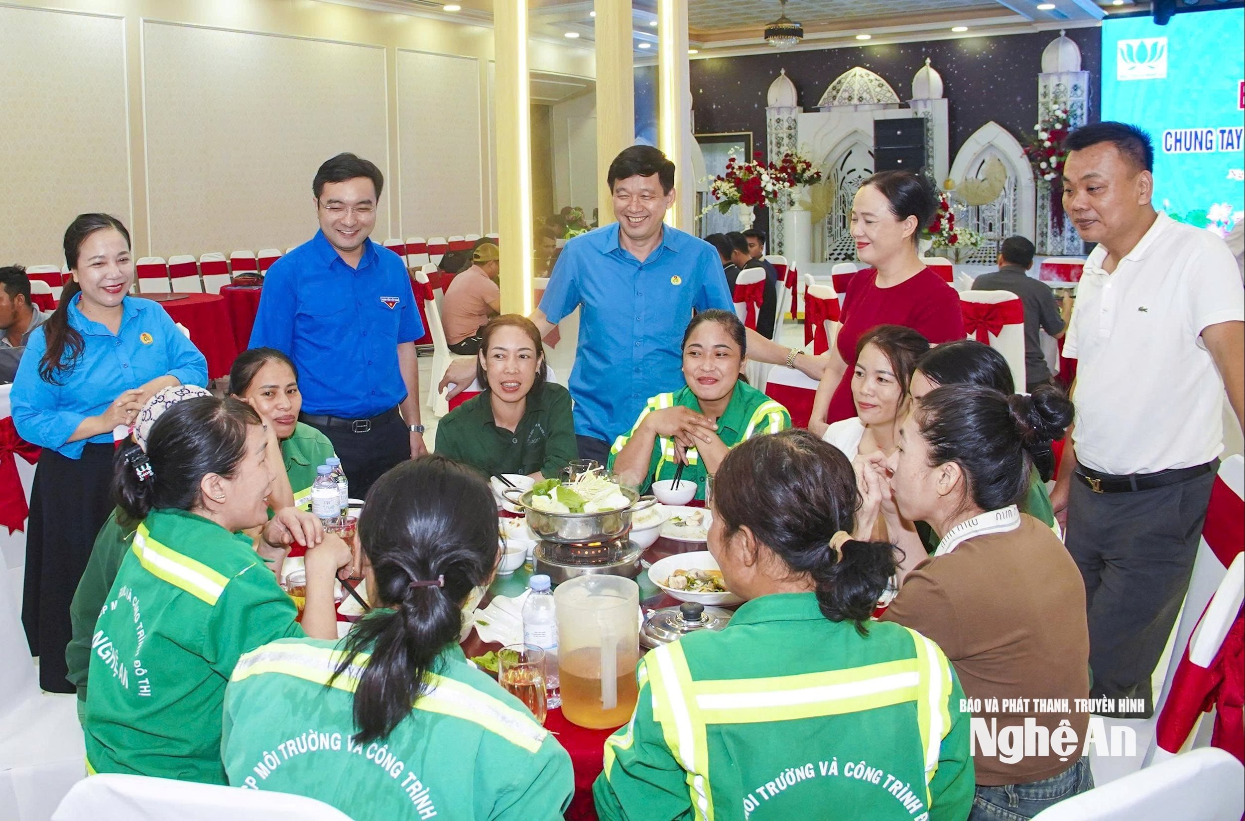 Makanan kesatuan pekerja alam sekitar bandar Foto: Diep Thanh00006