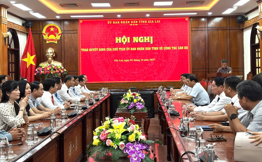 hoi-nghi-trao-quyet-dinh-can-bo-chu-tich-ubnd-tinh-gia-lai-1-10.jpg