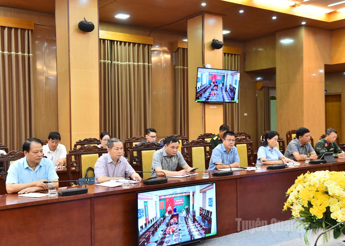 Leaders of departments and branches attended the meeting.