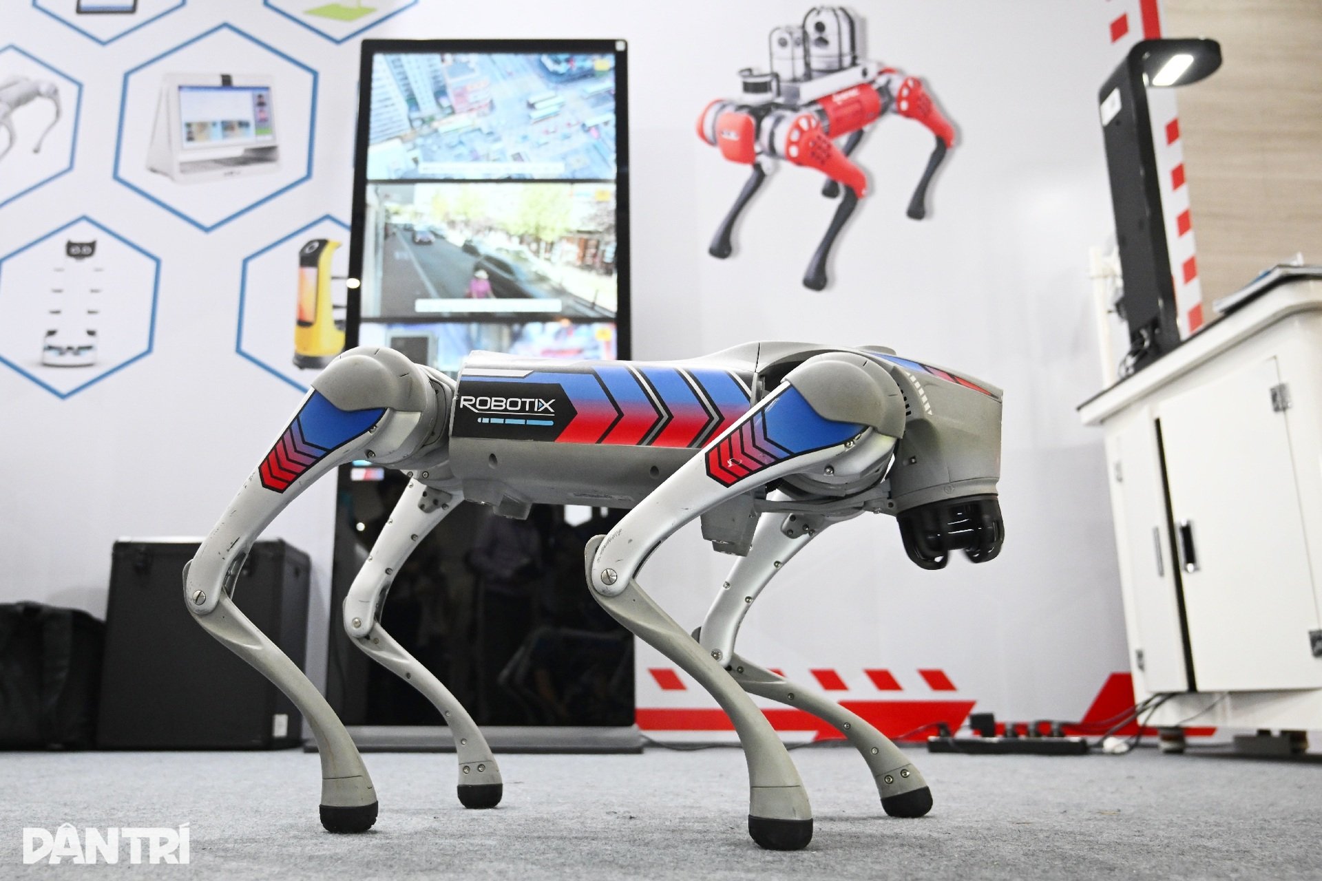 Loạt robot, UAV tuần tra cấu hình khủng Make in Vietnam - 8