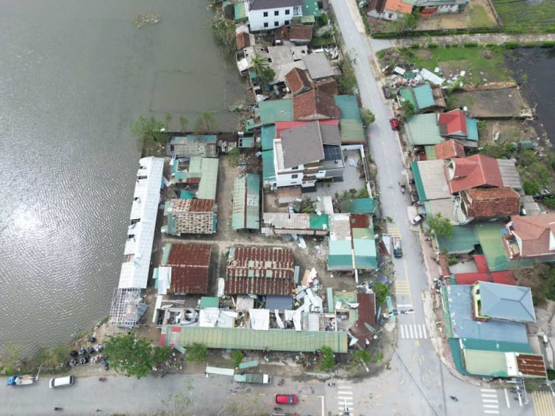 Nahaufnahme des Marktes, der im Sturm Nr. 10 in Ha Tinh 
