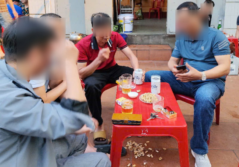 Tobacco spending accounts for more than 10% of low-income household spending -0