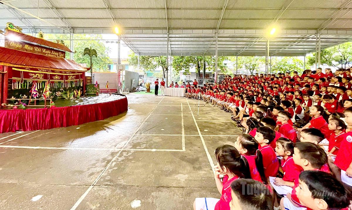 កម្មវិធីបទពិសោធន៍អាយ៉ងទឹកនៅសាលាបឋមសិក្សា ឡឺវ៉ាន់តាំ។