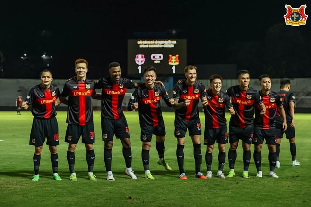 CLB Ninh Bình đoạt cú đúp giải thưởng xuất sắc V-League: HLV Tây Ban Nha không còn bị hoài nghi- Ảnh 2.