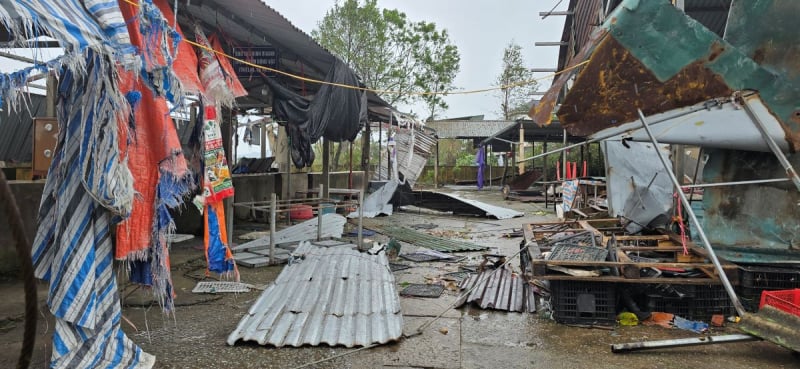 Nahaufnahme des Marktes, der im Sturm Nr. 10 in Ha Tinh 